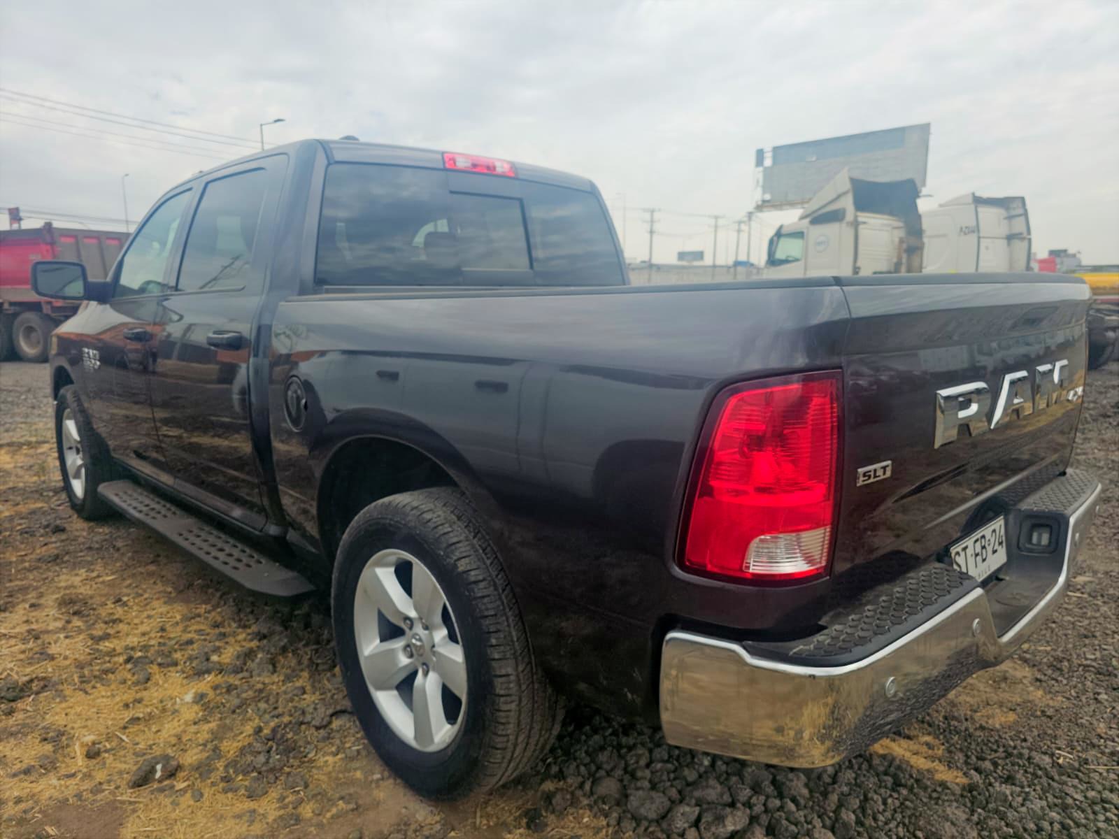 RAM 1500 SLT AUT 4X4 2023