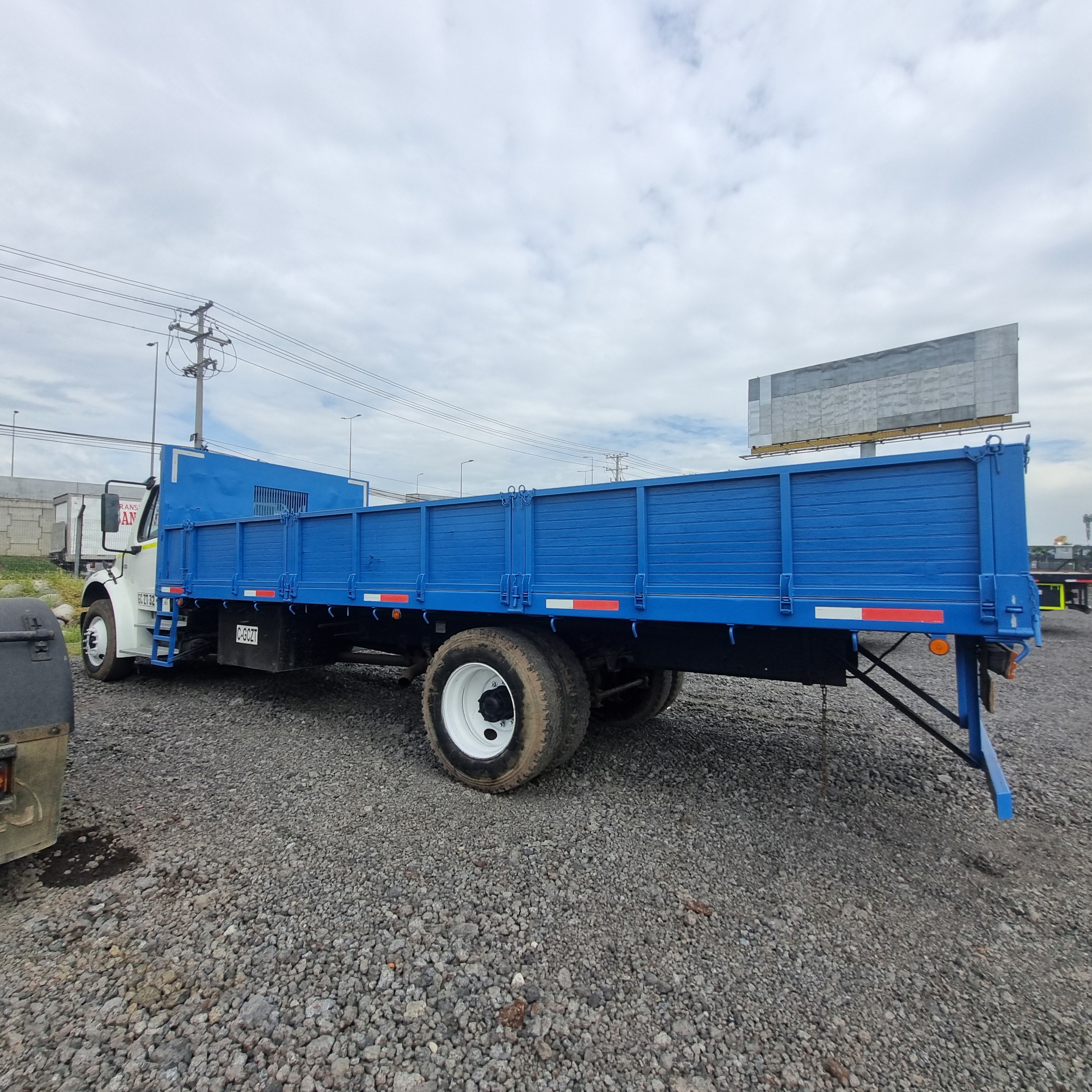 FREIGHTLINER M2 106 2014